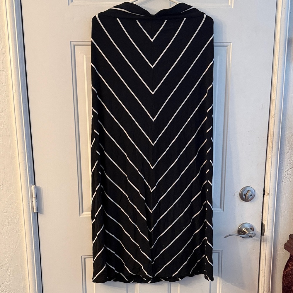 Ava-Vic Black & White Maxi Skirt NWOT